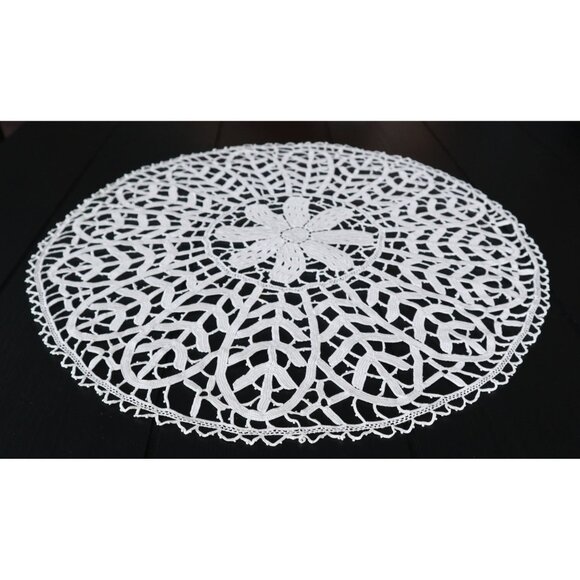 Large Lace Doily White Handmade Centerpiece Vintage  C2 - Picture 1 of 3